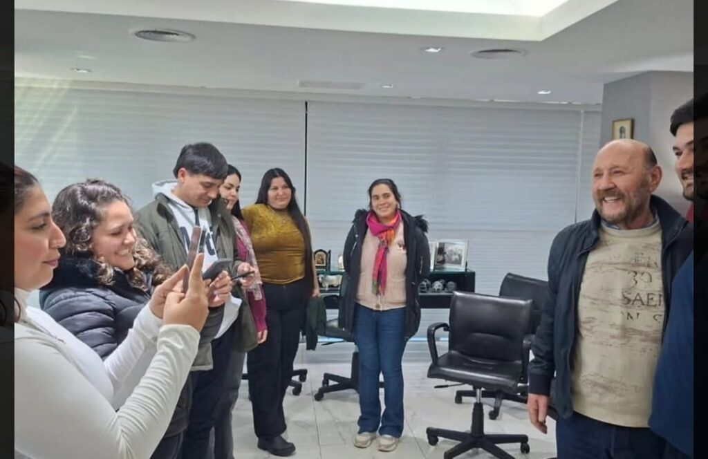 Formación con compromiso: estudiantes de Ciencias Ambientales dialogaron con el gobernador sobre los desafíos del sector 2