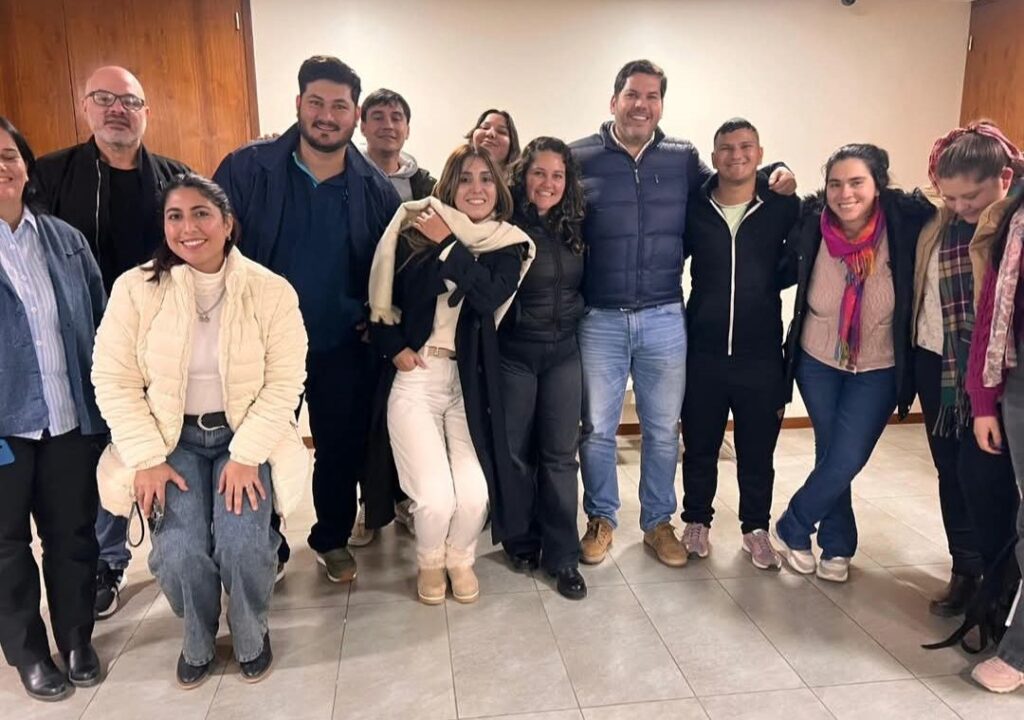 Formación con compromiso: estudiantes de Ciencias Ambientales dialogaron con el gobernador sobre los desafíos del sector 3